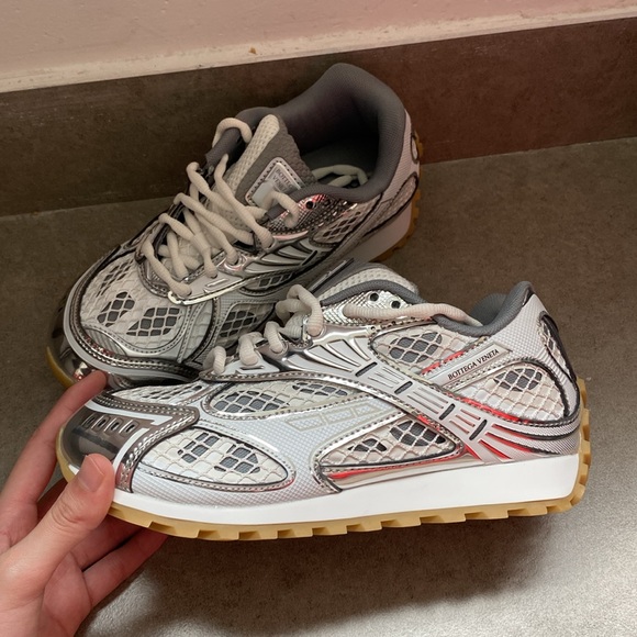 Bottega Veneta Silver sneakers - Picture 2 of 8